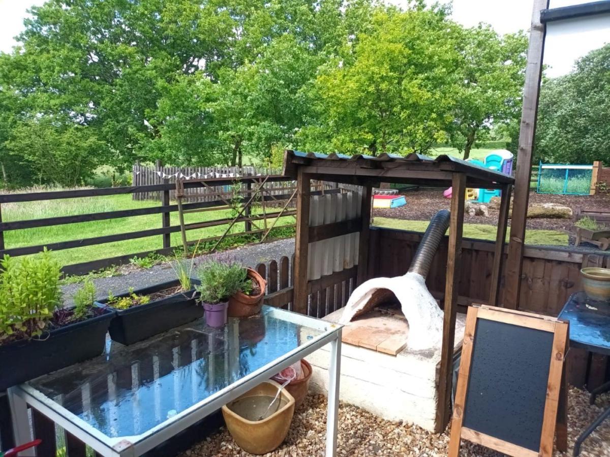 Route 47 Glamping Bell Tents Cross Hands Extérieur photo