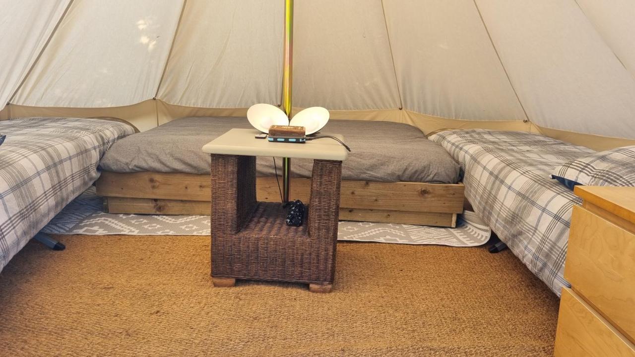 Route 47 Glamping Bell Tents Cross Hands Extérieur photo